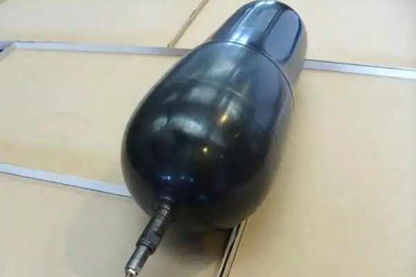 蓄能器里面的液壓油有哪些污染與危害？